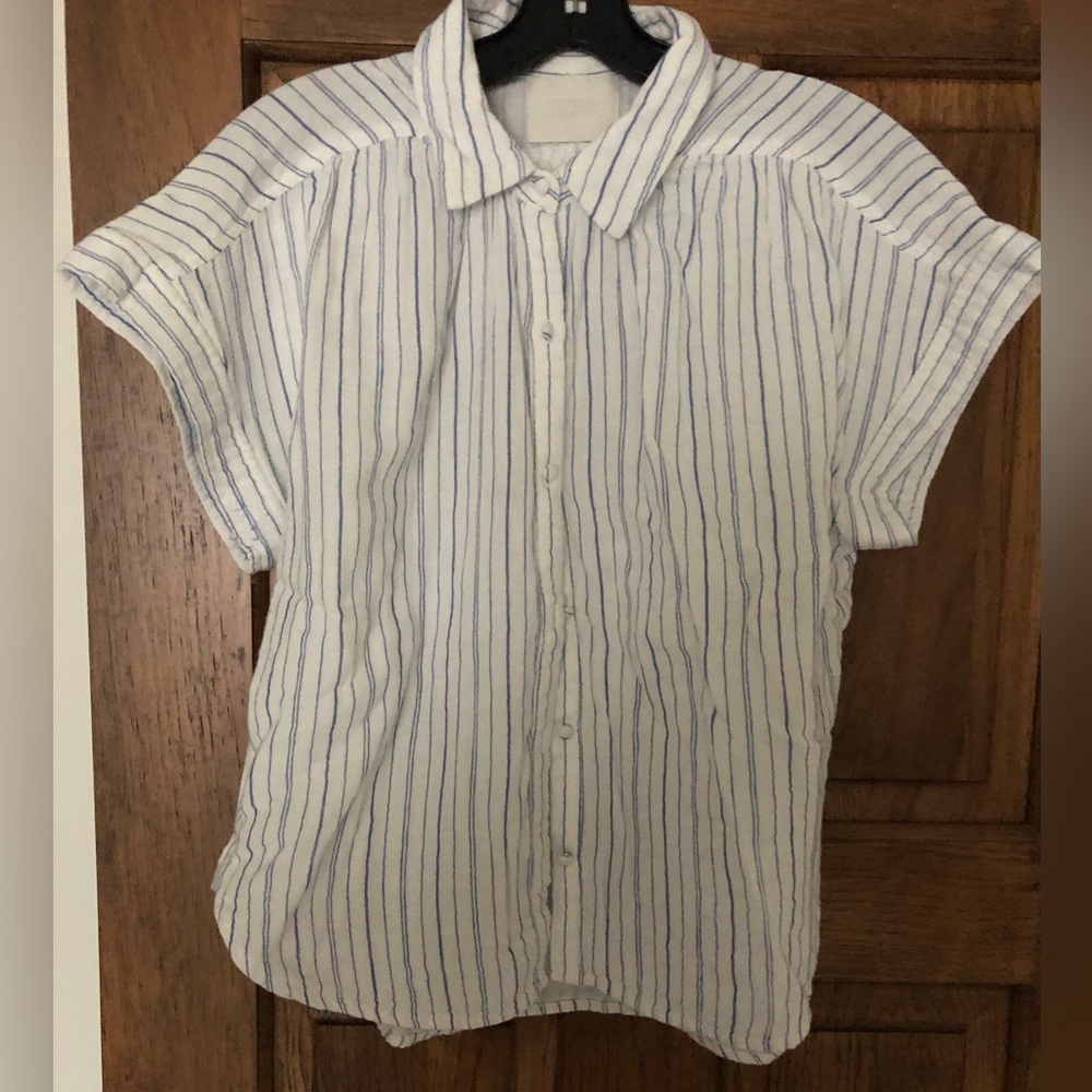 Cute cotton blouse with fabric buttons